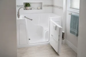 Baignoire à porte ouverte avec siège intégré
